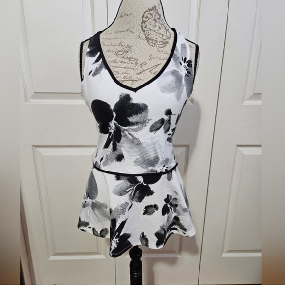 Rickis Peplum Blouse Top, White with Floral Details, Size Small, V-Neck, NWOT - Picture 2 of 7